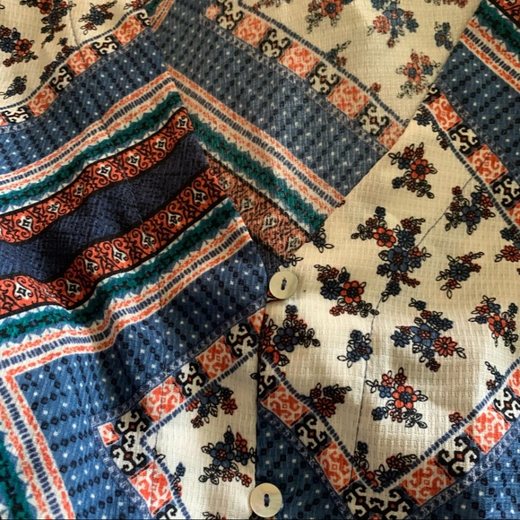 Altar’d State Blue, White Tie-up Large TOP BLOUSE - Picture 3 of 7